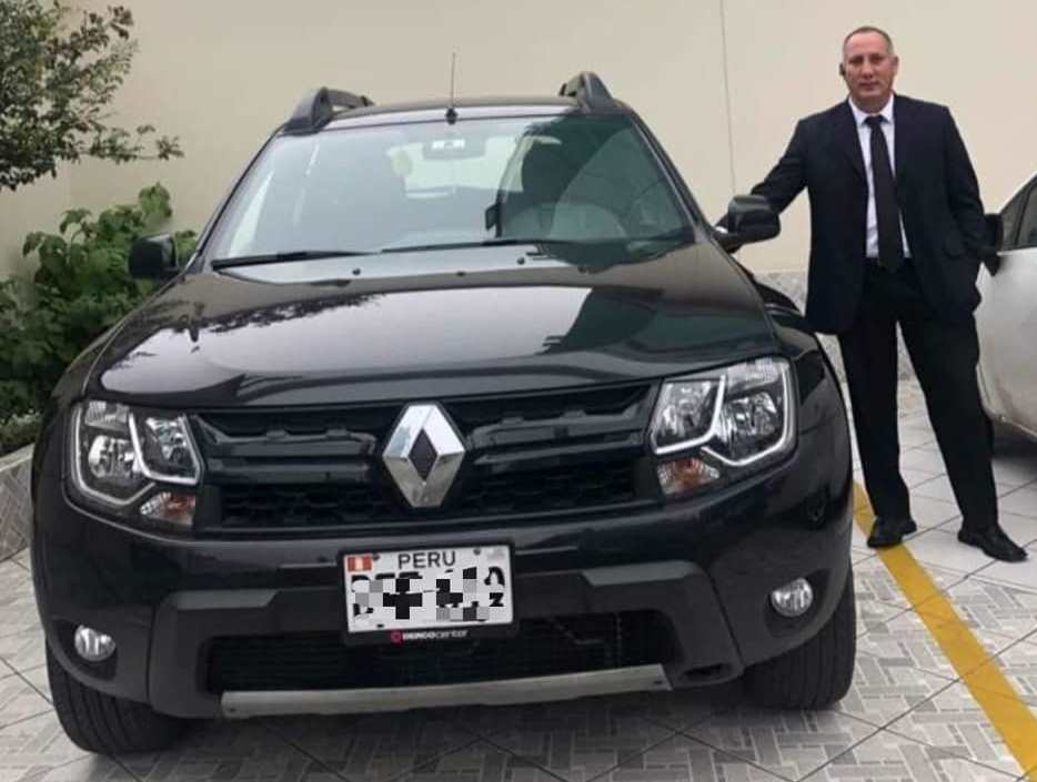 Servicios taxi van en Lima - Pasajeros disfrutando del traslado