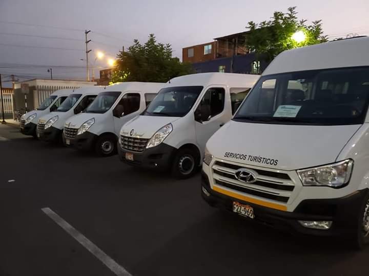 Servicios taxi van en Lima - Van en ruta al aeropuerto