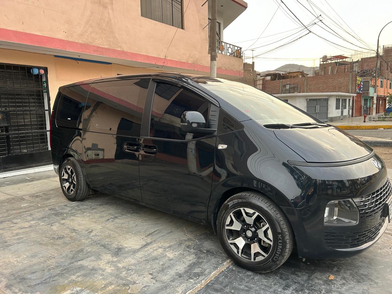 Staria Ejecutivo 10 pasajeros